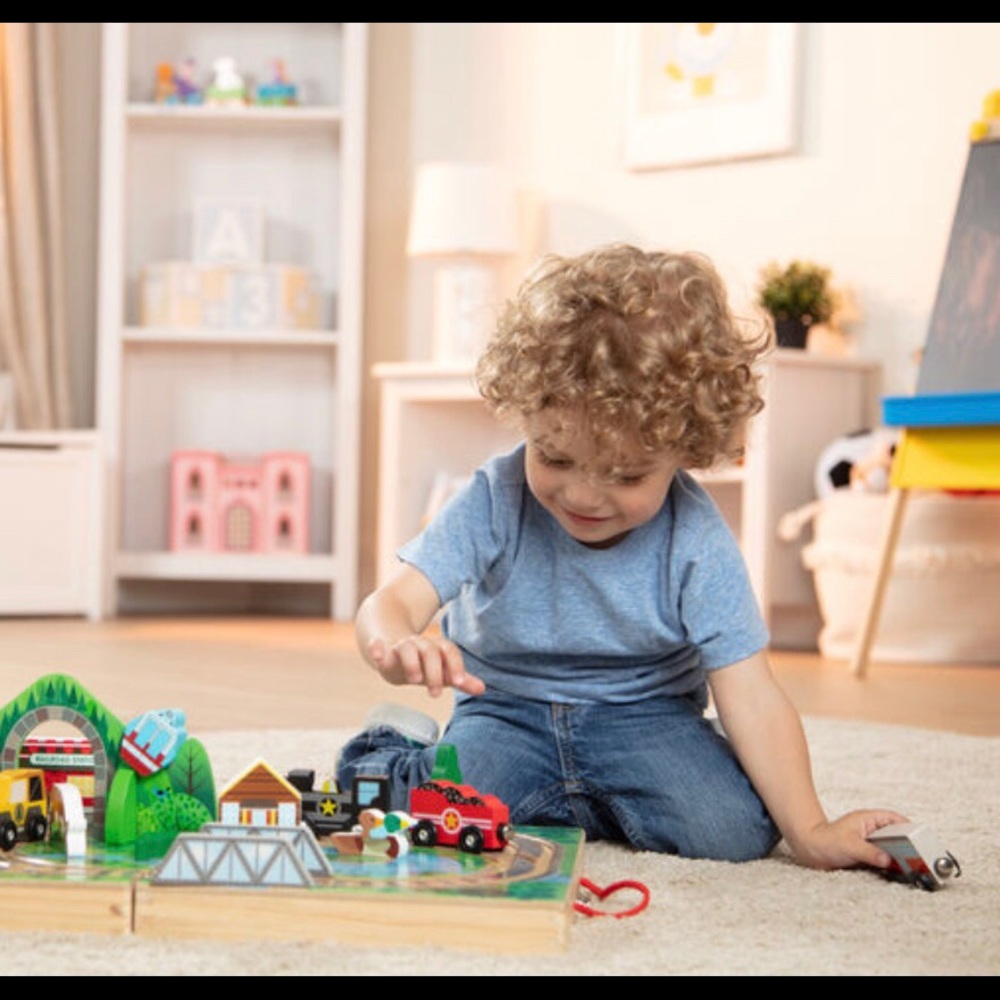 Melissa & Doug take along railroad wooden toy - Picture 5 of 5